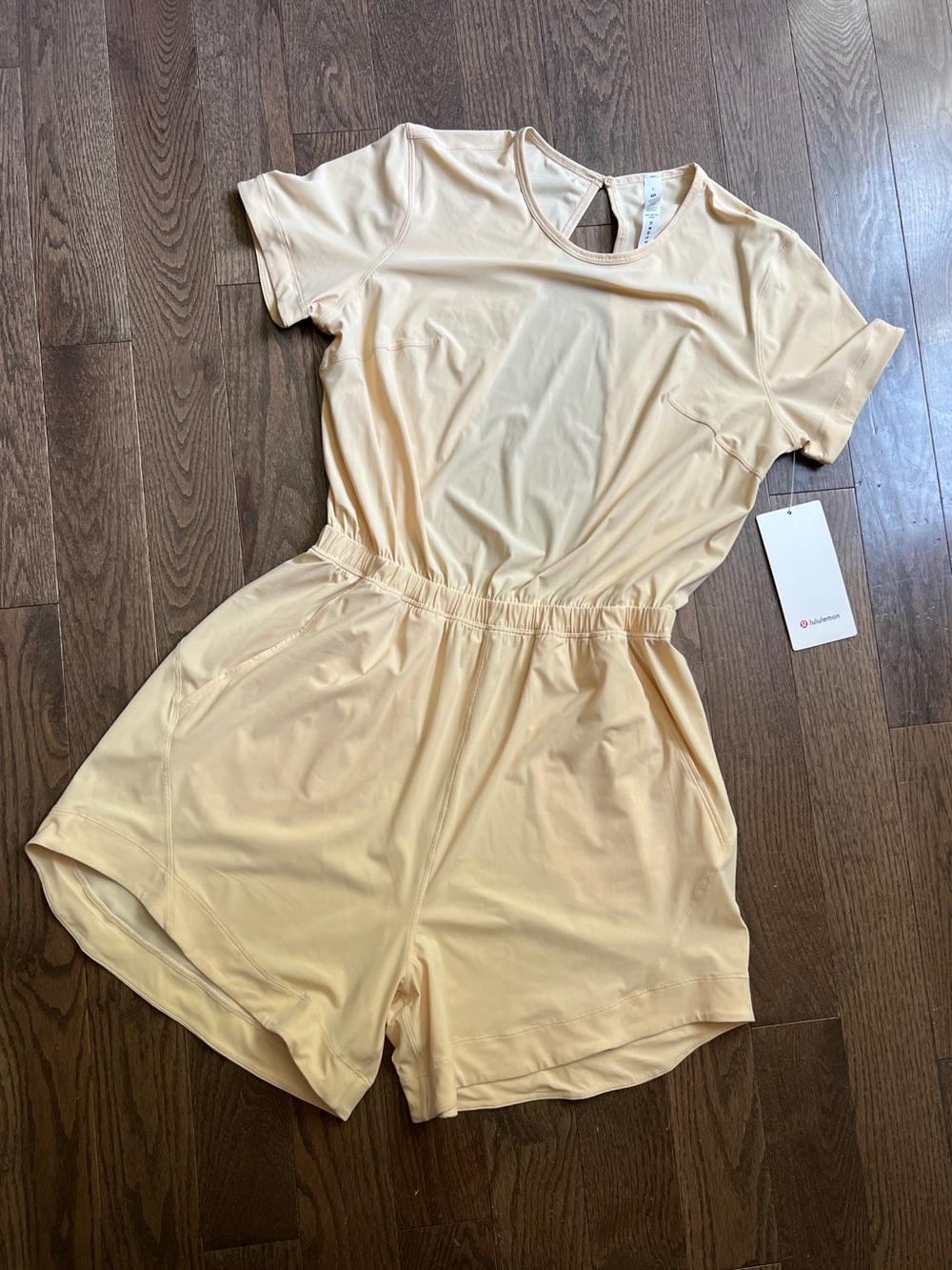 Lululemon open back lightweight romper size 8 nwt